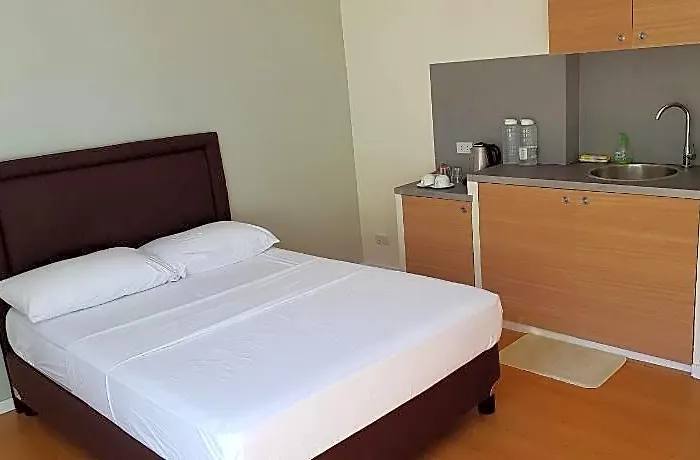 Hotel The Leaf House 2*
